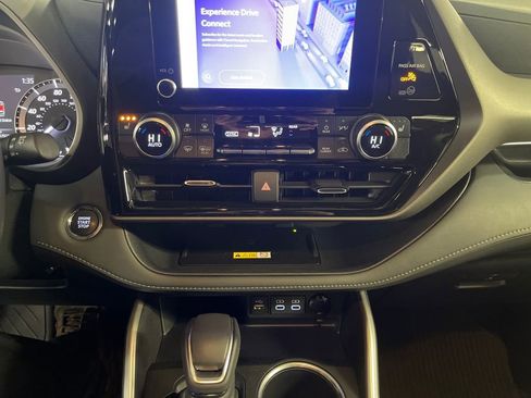Certified 2023 Toyota Highlander XLE image 18