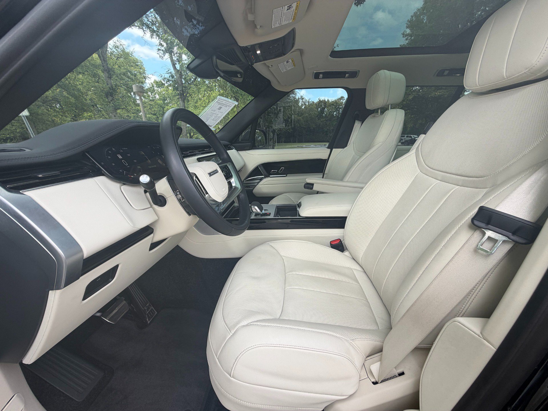 Used 2025 Land Rover Range Rover SE AWD/4WD image 18