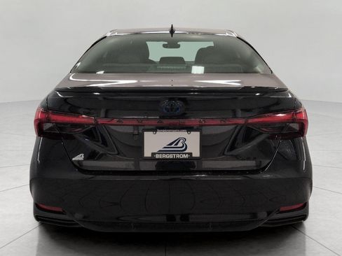 Used 2022 Toyota Avalon XSE FWD image 25