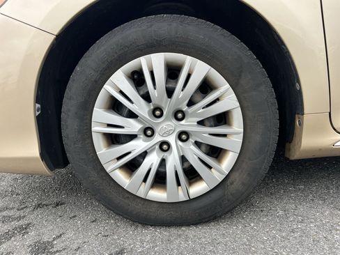 Used 2012 Toyota Camry LE FWD image 12
