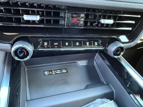 New 2026 Chevrolet Suburban Premier image 14