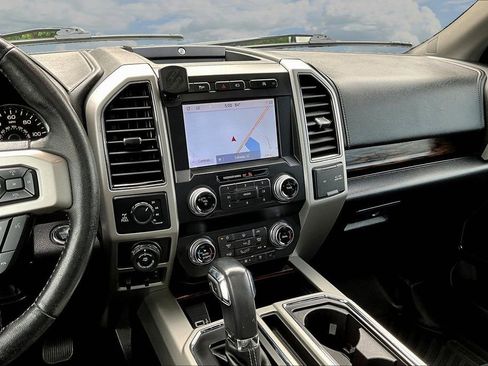 Used 2019 Ford F150 Lariat w/ Equipment Group 502A Luxury AWD/4WD image 12