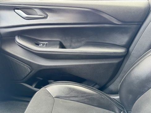 Used 2023 Jeep Grand Cherokee Altitude image 19