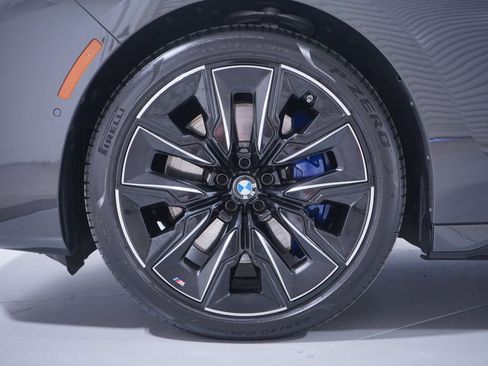 Used 2026 BMW 740i w/ Executive Package RWD image 2