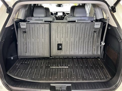 Certified 2021 Toyota Highlander XLE image 62