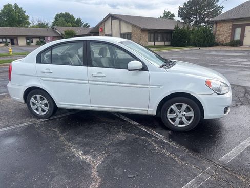 Used 2011 Hyundai Accent GLS FWD image 5
