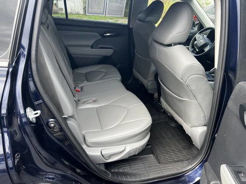 Used 2020 Toyota Highlander XLE image 15