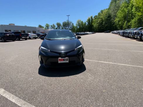 Used 2017 Toyota Corolla SE w/ Body Protection Package FWD image 3