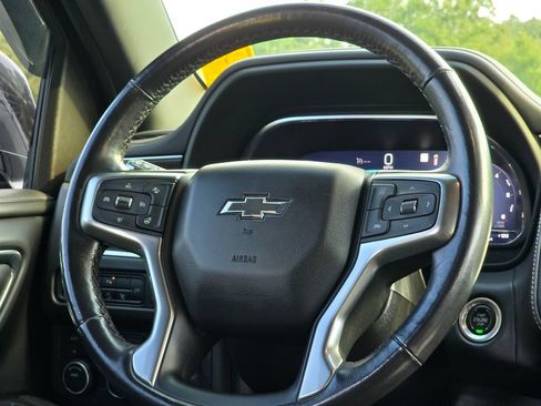 Used 2022 Chevrolet Suburban Z71 w/ Luxury Package AWD/4WD image 4