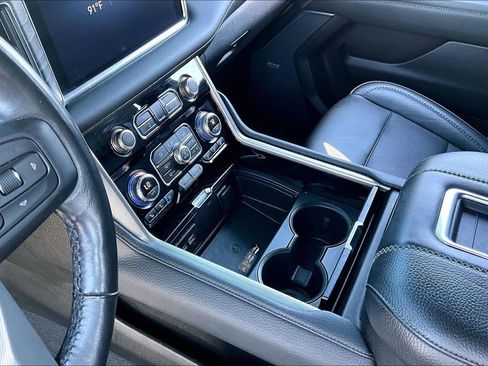 Used 2021 GMC Yukon Denali w/ Denali Premium Package RWD image 14