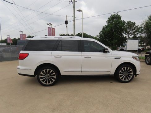 Used 2019 Lincoln Navigator Select w/ Technology Package RWD image 8