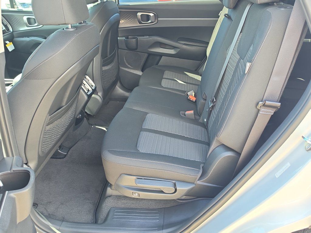 New 2026 Kia Sorento LX FWD image 16