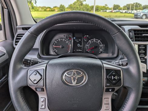 Used 2024 Toyota 4Runner SR5 RWD image 27