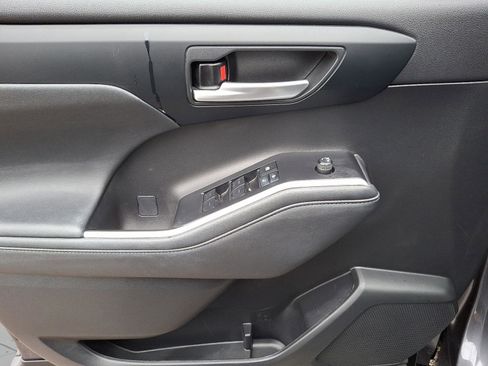 Used 2023 Toyota Highlander XLE image 24