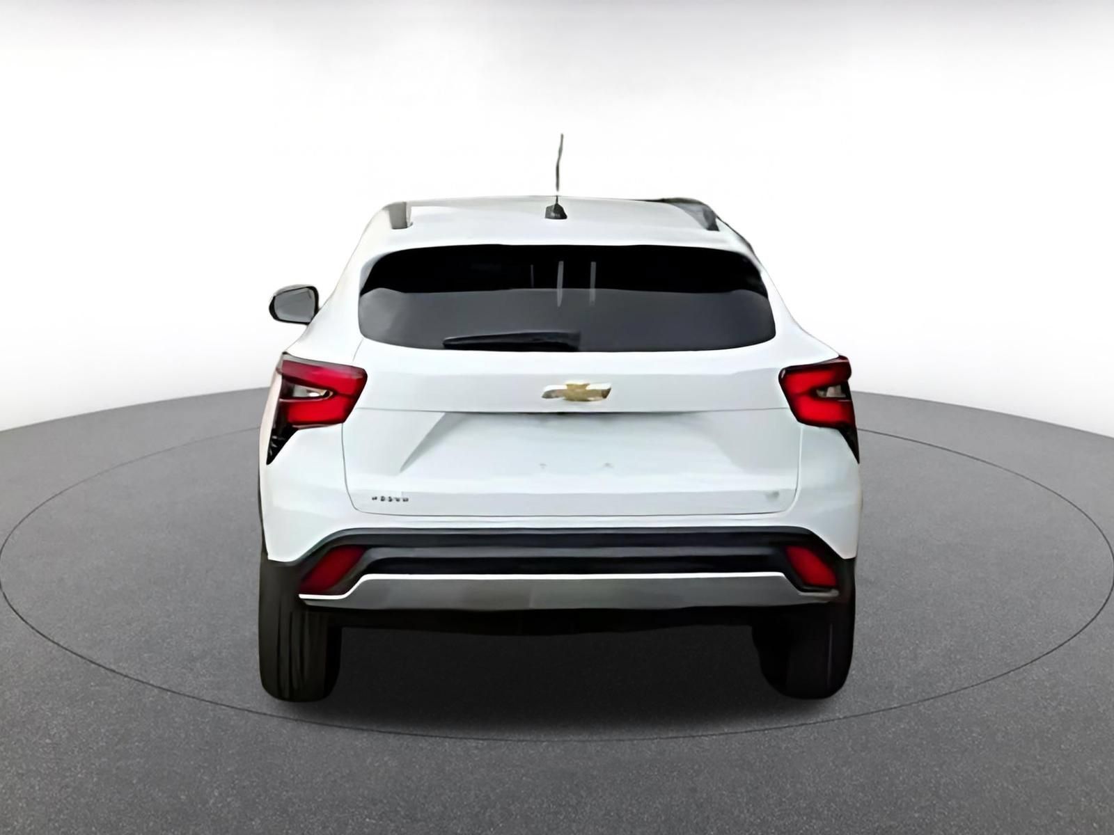 Used 2025 Chevrolet Trax LT FWD image 9