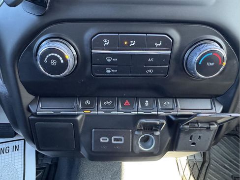 Used 2022 Chevrolet Silverado 1500 Custom image 21