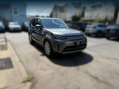 Used 2018 Land Rover Discovery HSE Luxury AWD/4WD image 2
