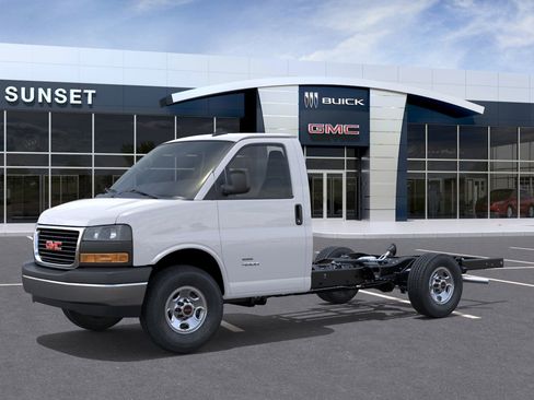New 2025 GMC Savana 3500 w/ Power Convenience Package RWD image 2