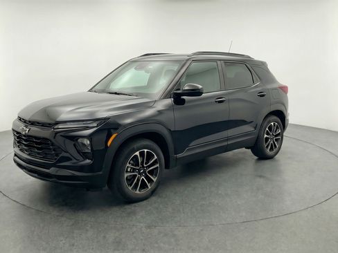 Used 2025 Chevrolet TrailBlazer LT w/ Driver Confidence Package AWD/4WD image 3