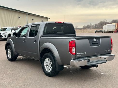 Used 2019 Nissan Frontier SV image 5