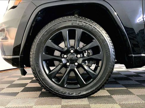 Used 2021 Jeep Grand Cherokee Laredo X AWD/4WD image 11