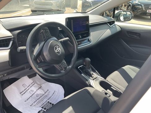 Used 2025 Toyota Corolla LE FWD image 17