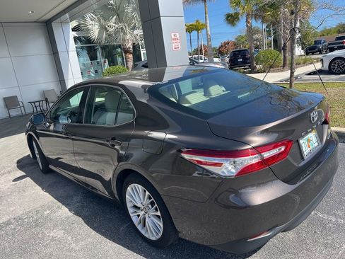 Used 2018 Toyota Camry XLE image 4