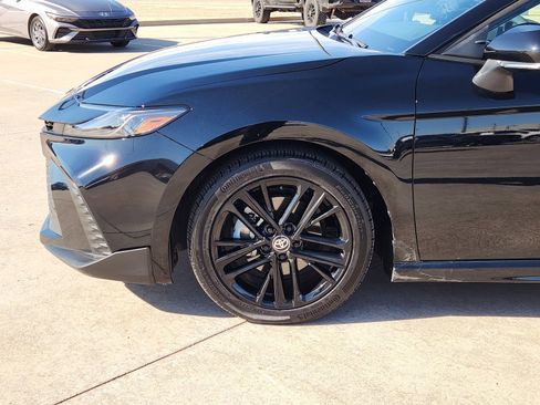 Used 2025 Toyota Camry SE image 9