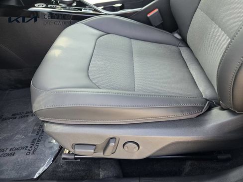Certified 2024 Kia Niro Wind FWD image 16