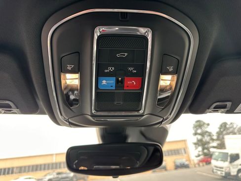 Used 2023 Jeep Grand Cherokee Altitude image 37