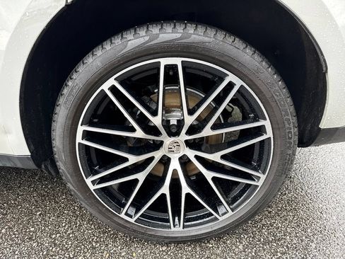 Used 2024 Porsche Macan AWD/4WD image 20