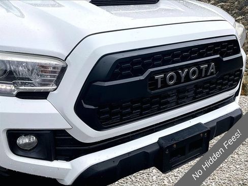 Used 2017 Toyota Tacoma TRD Sport w/ Premium & Technology Package AWD/4WD image 26
