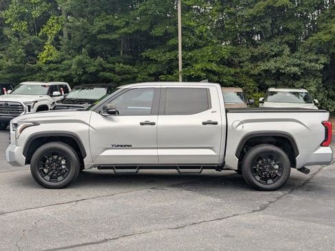 Used 2022 Toyota Tundra SR5 w/ Convenience Package RWD image 4