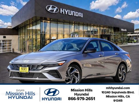 Certified 2025 Hyundai Elantra Sport FWD image 1
