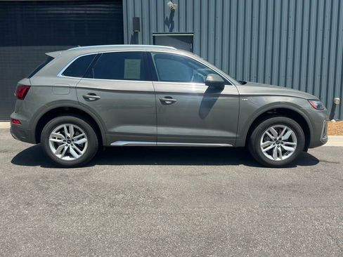 Used 2023 Audi Q5 2.0T Premium w/ Convenience Package AWD/4WD image 3