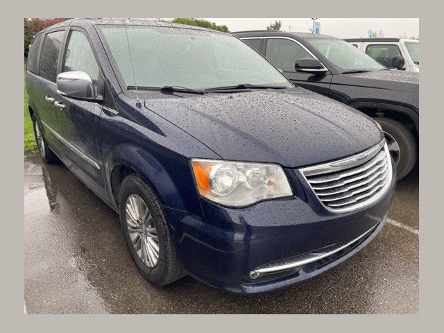 Used 2016 Chrysler Town & Country Touring-L FWD image 1