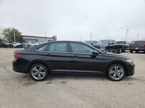 Used 2024 Volkswagen Jetta SE image 2