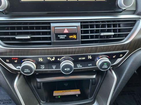Used 2019 Honda Accord Touring image 16