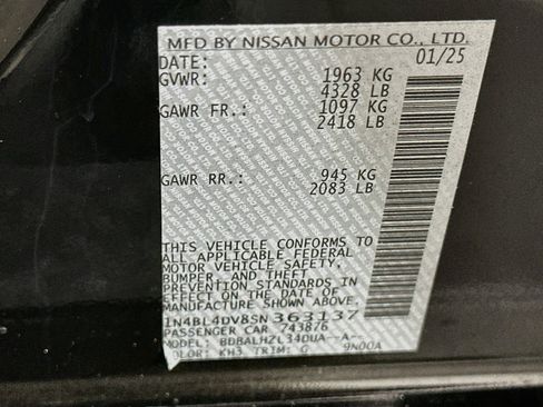 Used 2025 Nissan Altima 2.5 SV FWD image 12