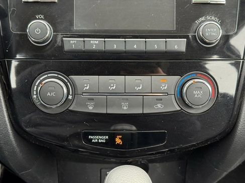 Used 2015 Nissan Rogue S image 6