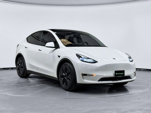 Used 2025 Tesla Model Y Long Range AWD/4WD image 4