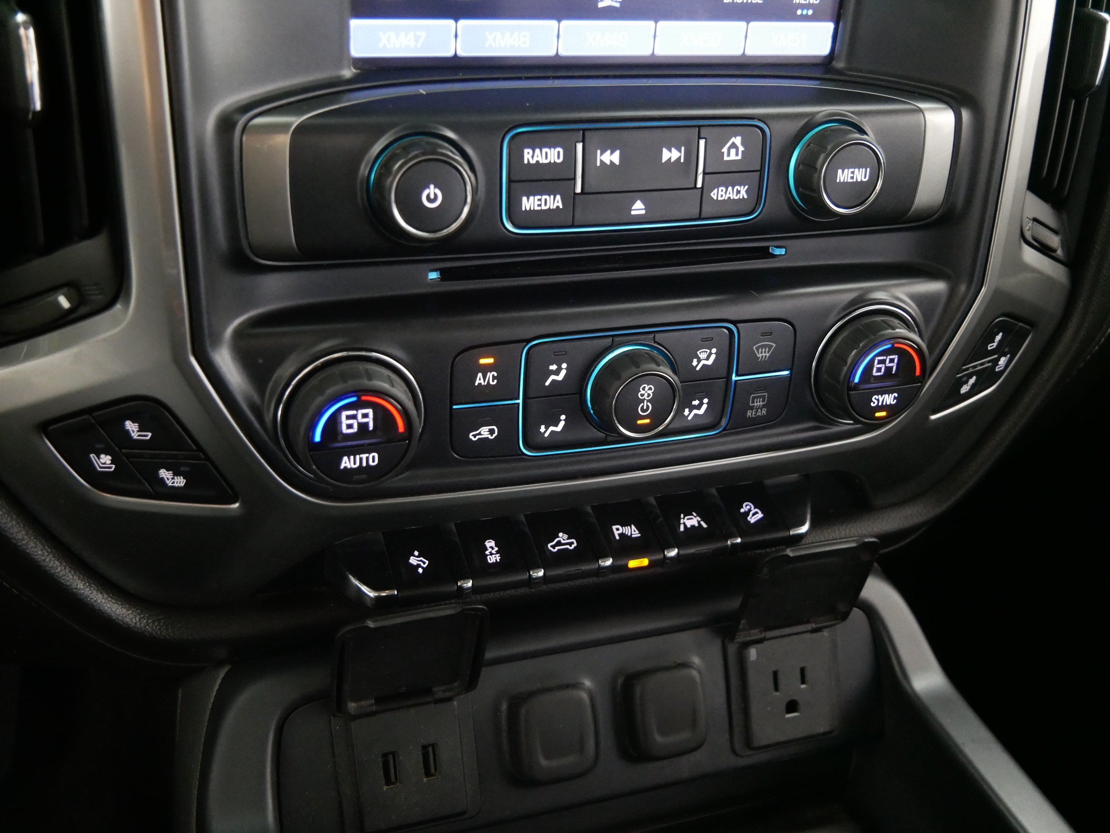 Certified 2017 Chevrolet Silverado 1500 LTZ Z71 w/ LTZ Plus Package AWD/4WD image 23