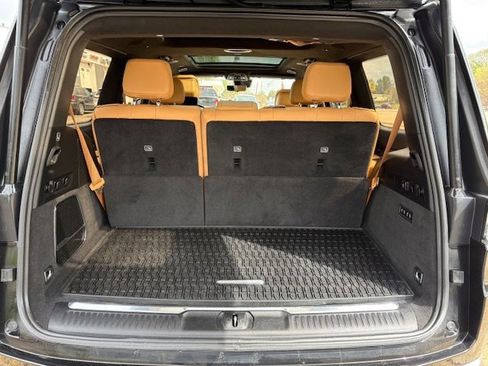 Used 2022 Jeep Grand Wagoneer Series III w/ Rear Seat Video Group 1 AWD/4WD image 12