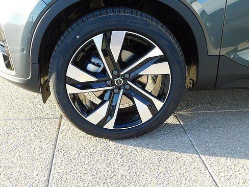 New 2026 Volvo XC40 B5 Ultra w/ Climate Package AWD/4WD image 11