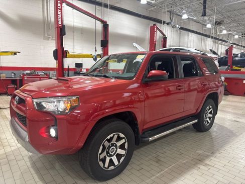 Used 2018 Toyota 4Runner TRD Off-Road AWD/4WD image 3