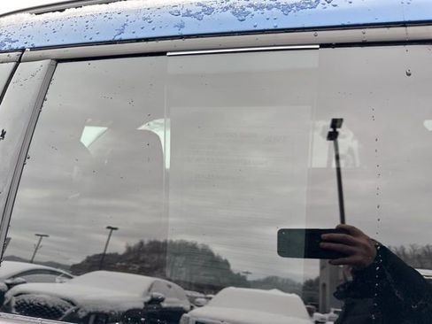 Used 2022 Ford Explorer XLT image 16