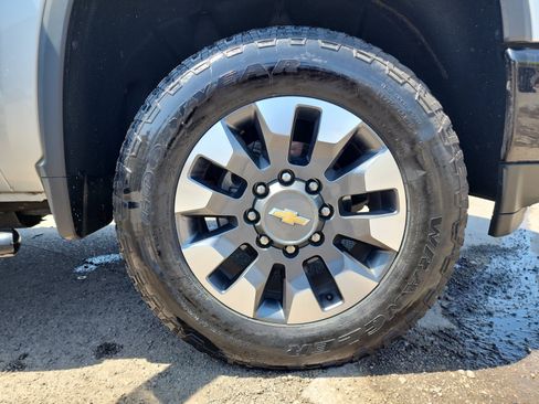 Used 2021 Chevrolet Silverado 2500 Custom w/ Custom Value Package AWD/4WD image 28