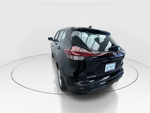 Used 2022 Nissan Kicks S image 6