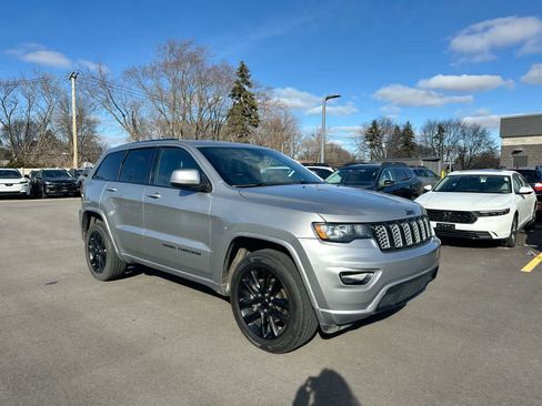 Used 2018 Jeep Grand Cherokee Altitude image 15