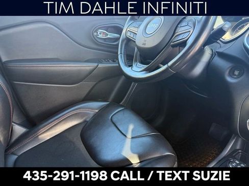 Used 2021 Jeep Cherokee Trailhawk w/ Comfort/Convenience Group image 14